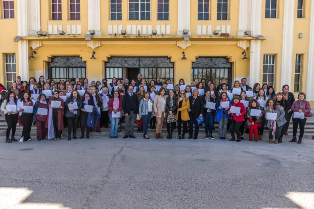 Concluyó la capacitación a cuidadores de adultos mayores y se entregaron títulos