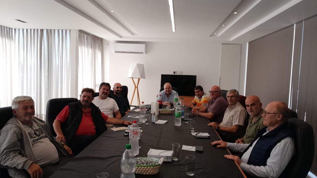 Reunión de clubes en Mutuus para organizar la Rifa Solidaria 2023