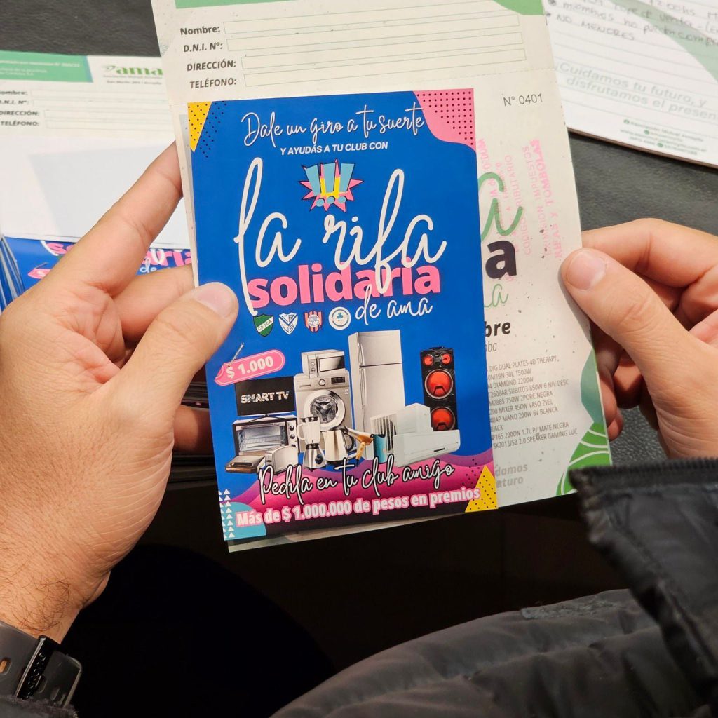 Entrega de rifas para la Rifa Solidaria de AMA