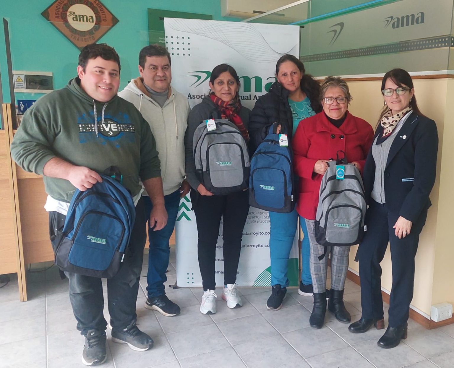 Se realizó la entrega de Kits Escolares en Tránsito